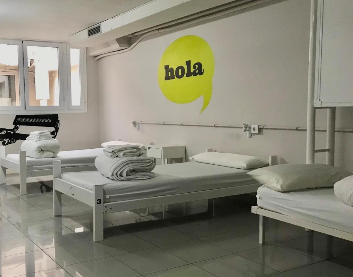 Hola Hostal Eixample Hostel Barcelona Bagian luar foto